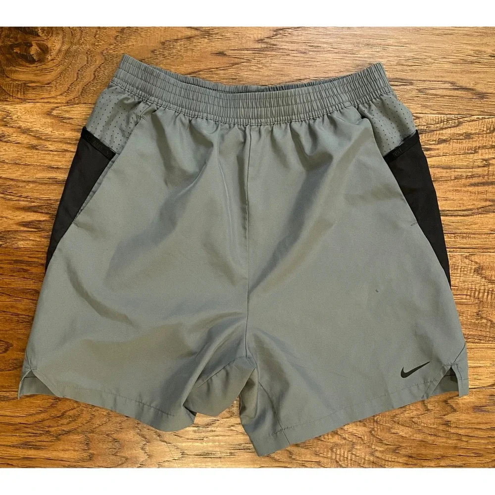 Nike Dri-FIT Kids XL Gray Black Athletic Running Shorts Side Pockets Mesh Trim